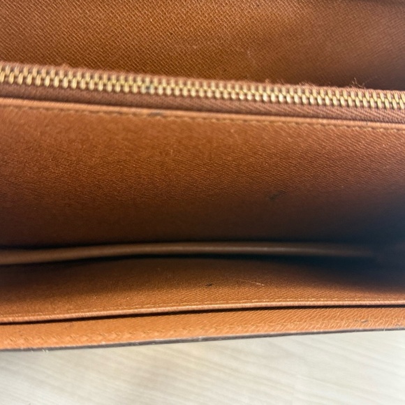 Louis Vuitton Brown and Gold Monogram Métis Authentic. - Picture 10 of 16